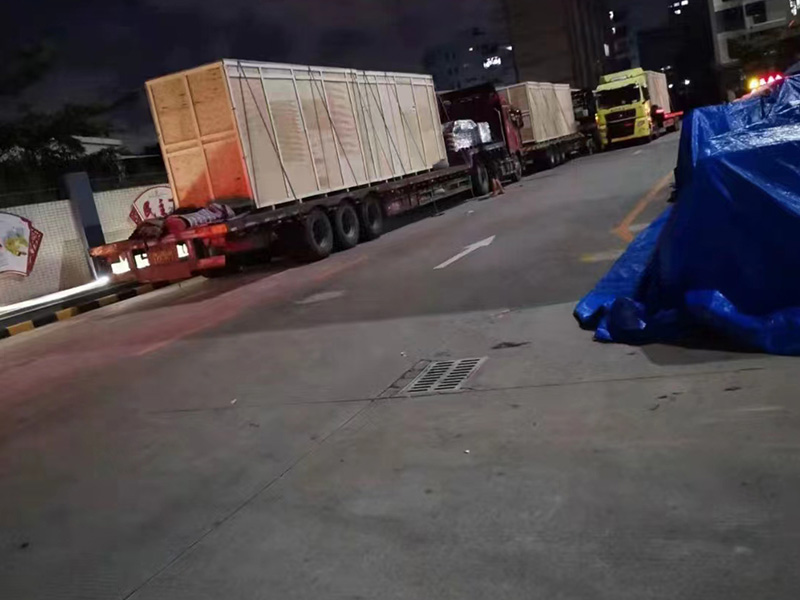 深圳公明某公(gōng)司打包裝車現場(chǎng)