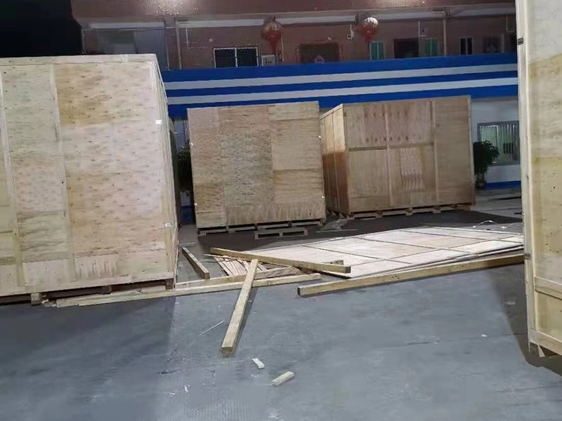 重(zhong)型加固木(mù)箱