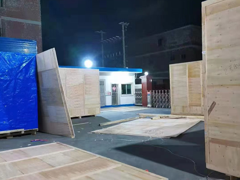 重(zhong)型加固木箱(xiāng)